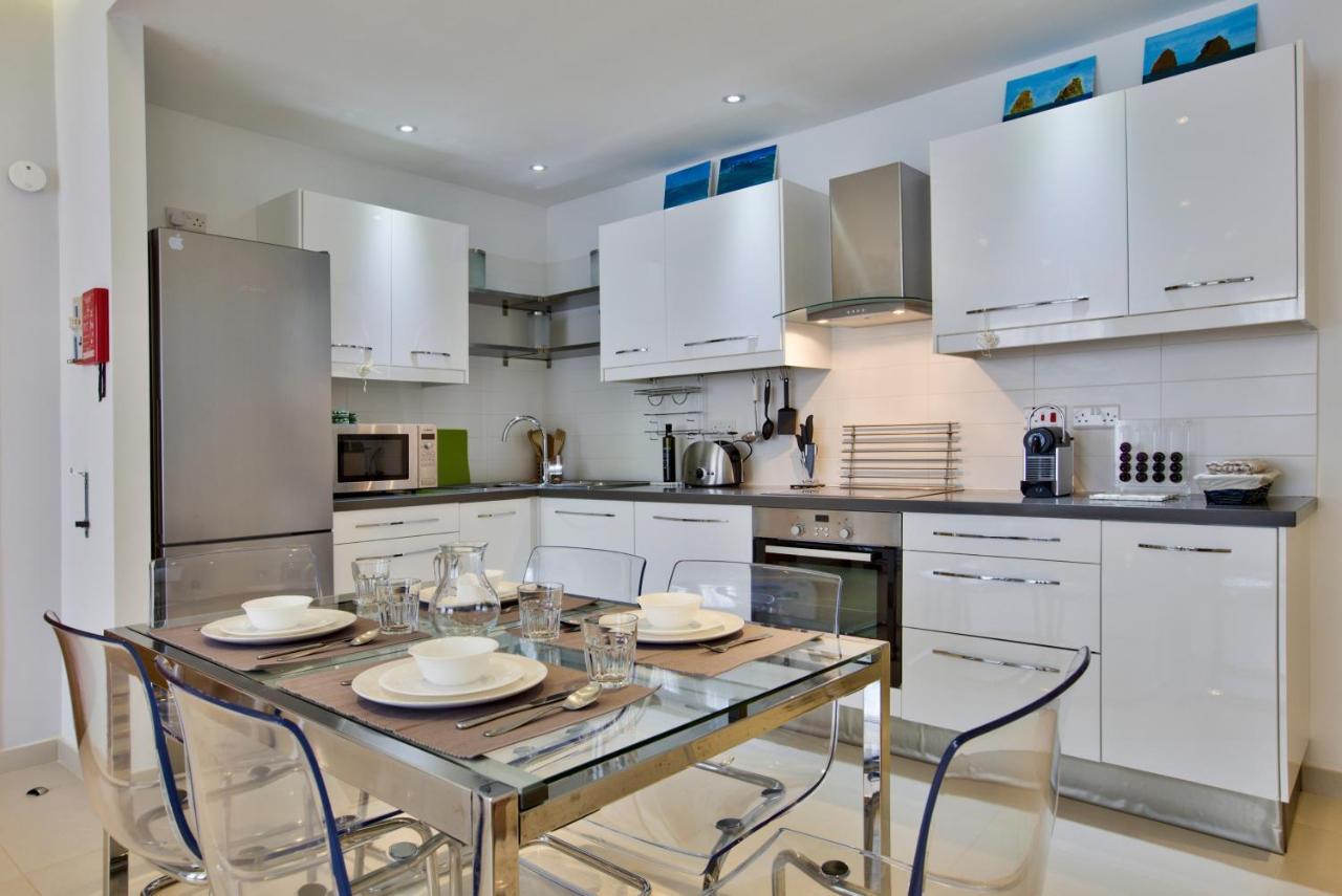 Bright And Central 2 Bedroom Apartment In Слима Екстериор снимка