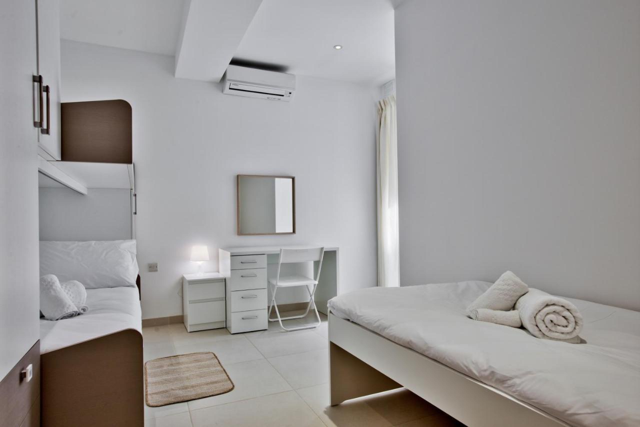 Bright And Central 2 Bedroom Apartment In Слима Екстериор снимка