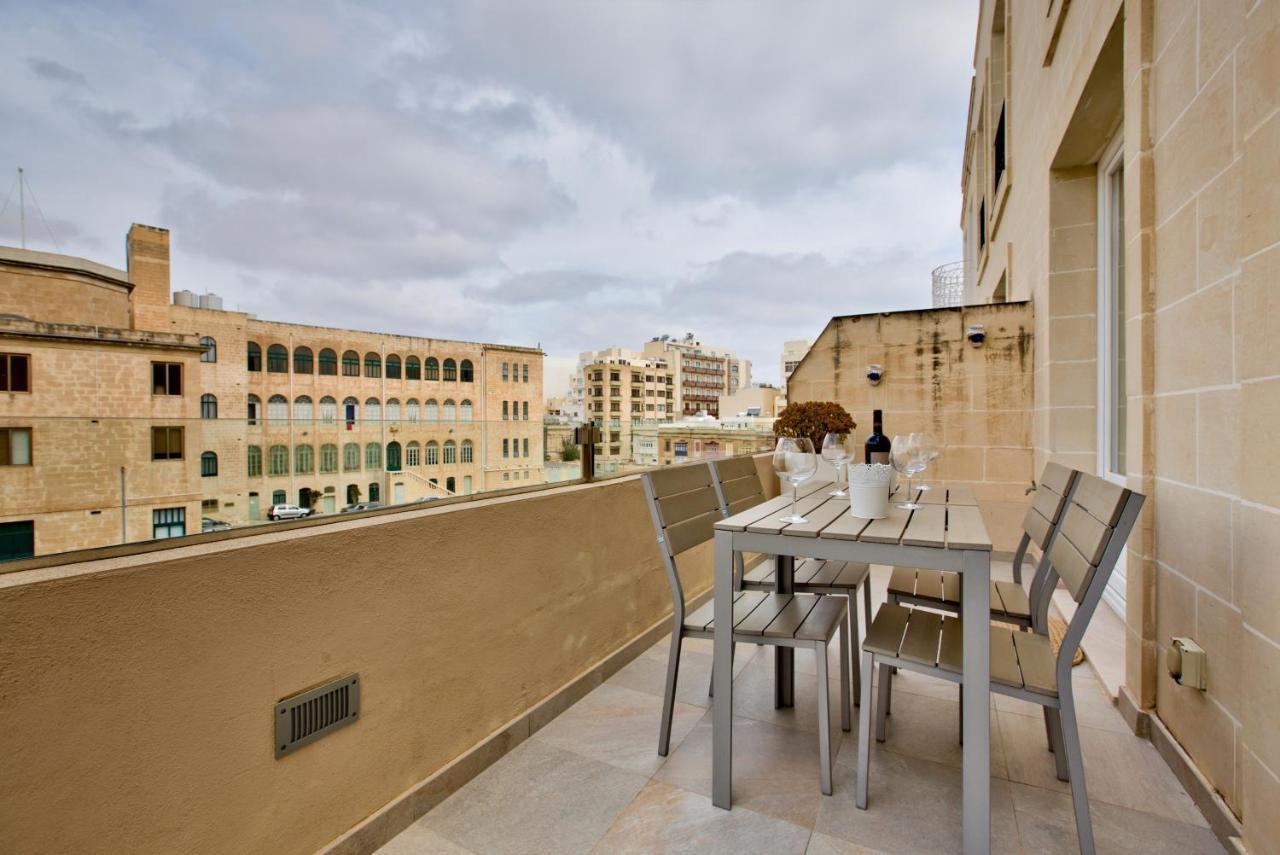 Bright And Central 2 Bedroom Apartment In Слима Екстериор снимка