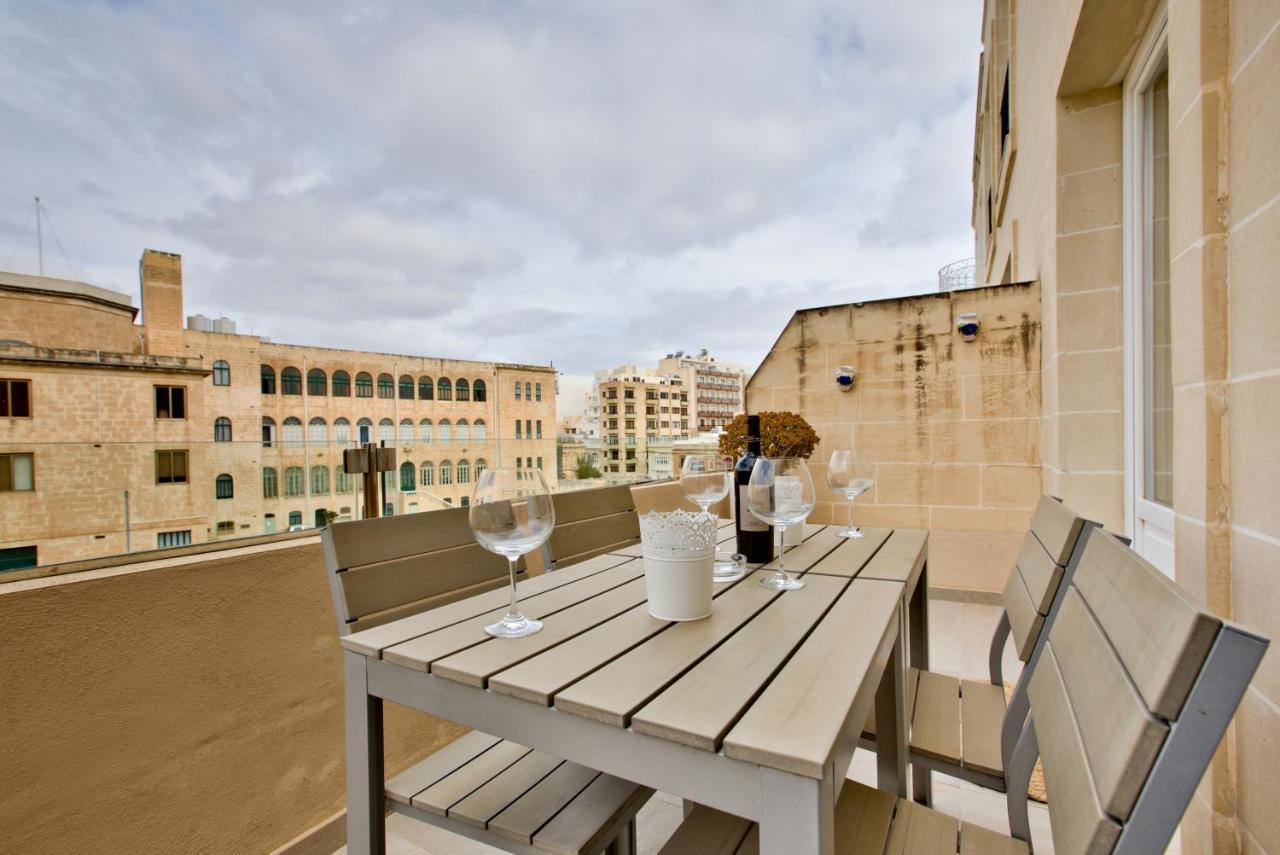 Bright And Central 2 Bedroom Apartment In Слима Екстериор снимка