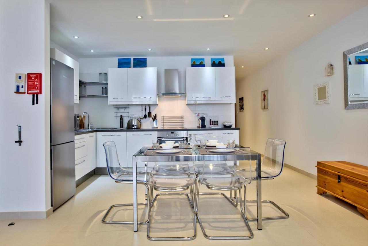Bright And Central 2 Bedroom Apartment In Слима Екстериор снимка