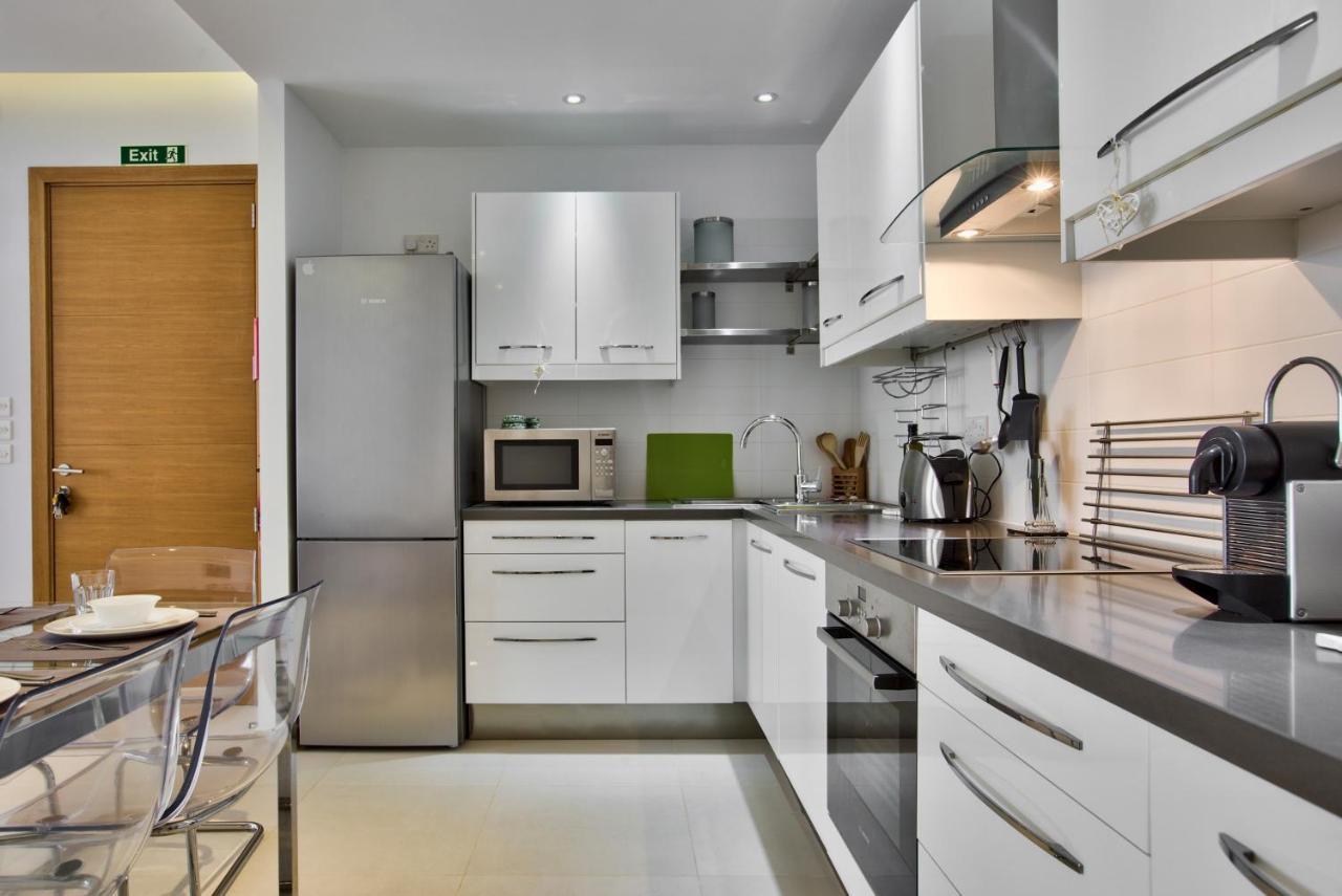 Bright And Central 2 Bedroom Apartment In Слима Екстериор снимка