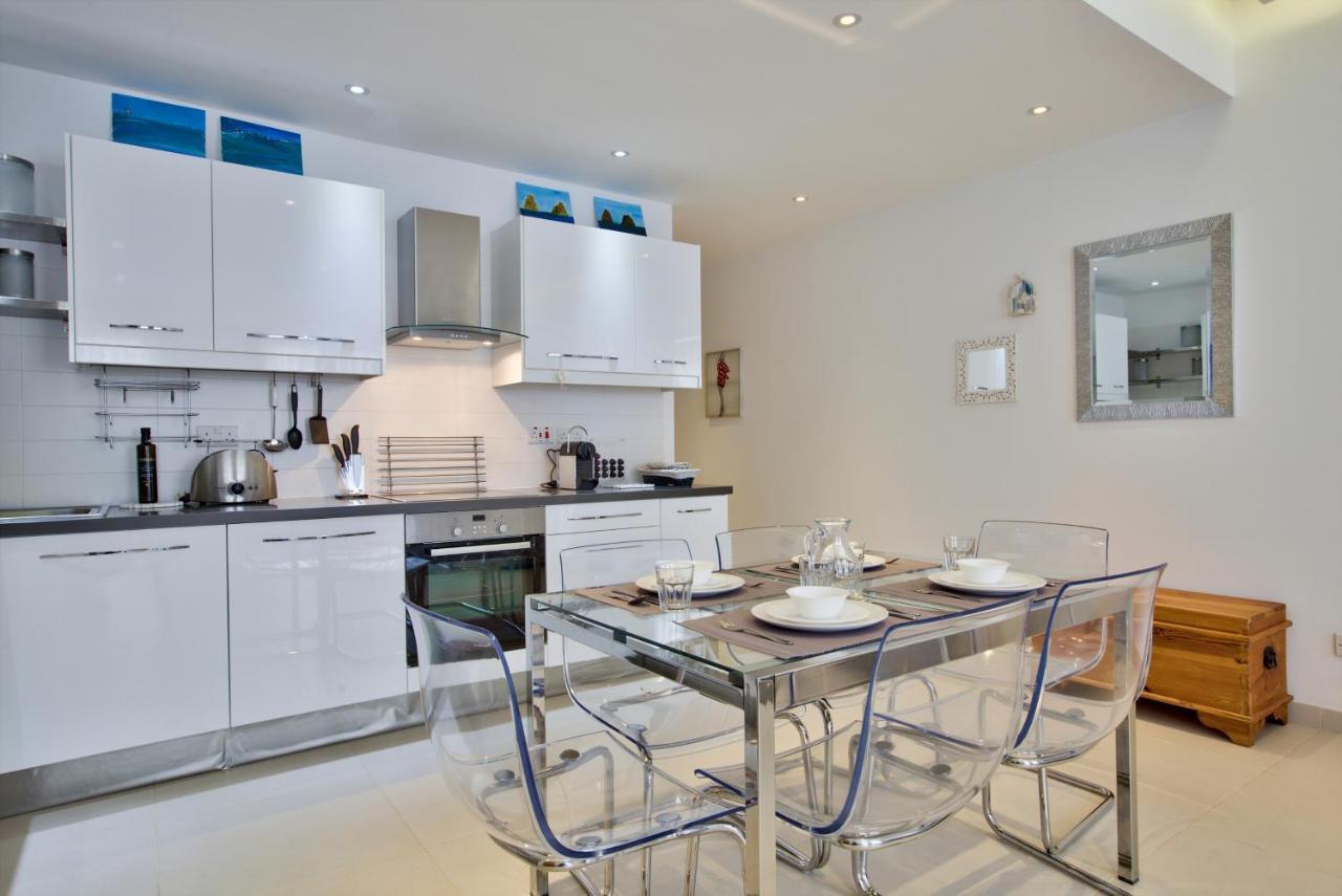 Bright And Central 2 Bedroom Apartment In Слима Екстериор снимка