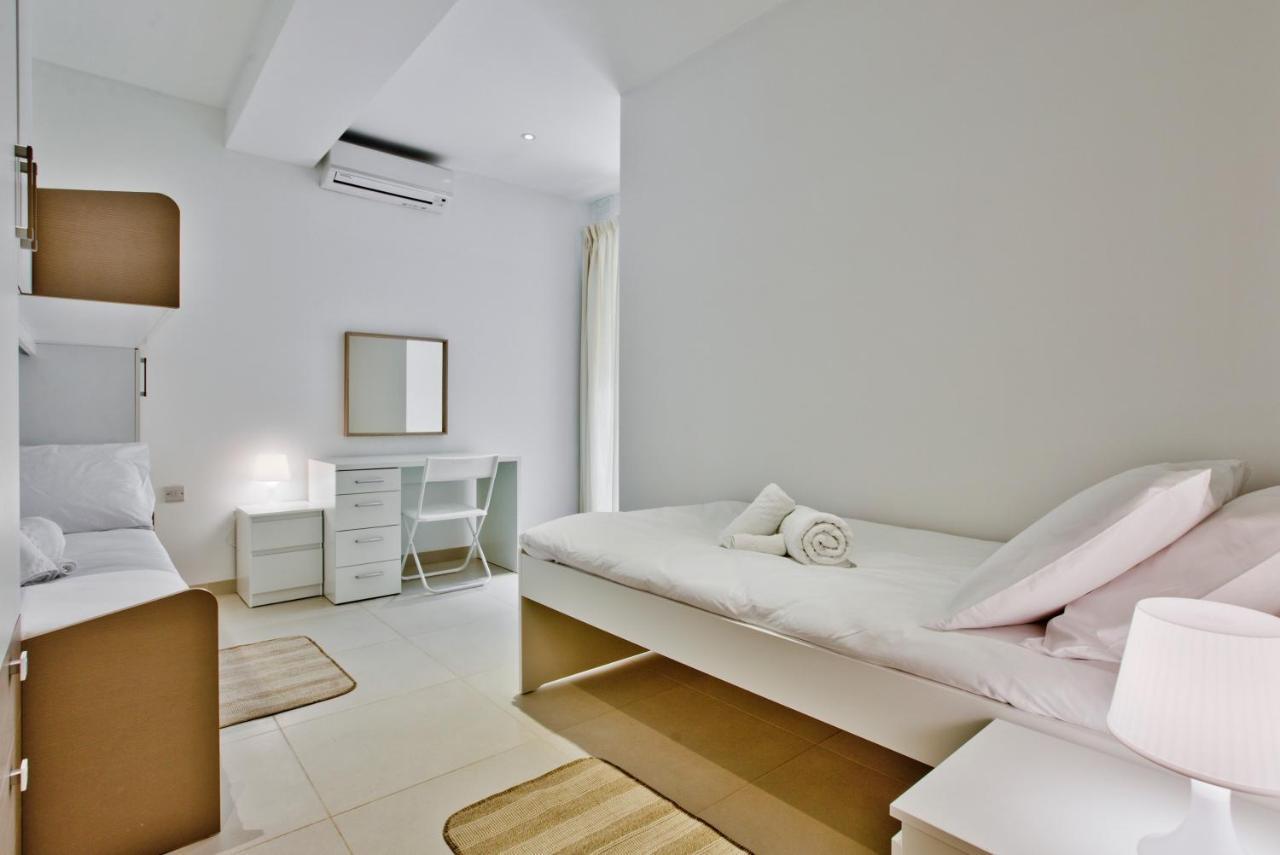 Bright And Central 2 Bedroom Apartment In Слима Екстериор снимка