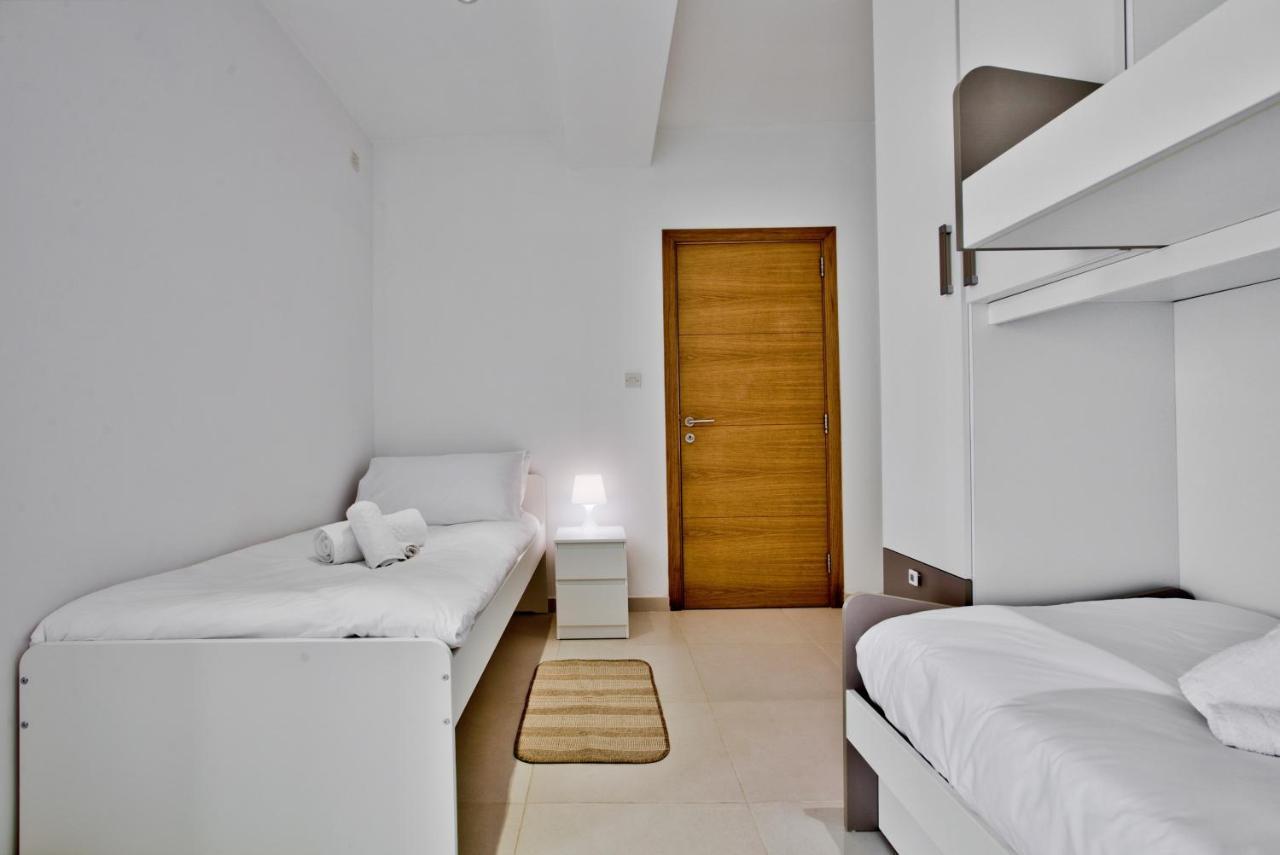 Bright And Central 2 Bedroom Apartment In Слима Екстериор снимка